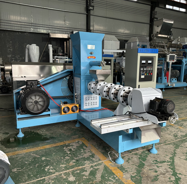 Mesin Pembuatan Pellet Makanan Ikan 600-700 Kg otomatis / DGP120 Pet Dog Cat Food Pellet Extruder