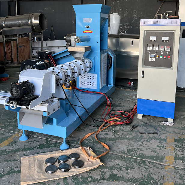 Mesin Pembuatan Pellet Makanan Ikan 600-700 Kg otomatis / DGP120 Pet Dog Cat Food Pellet Extruder
