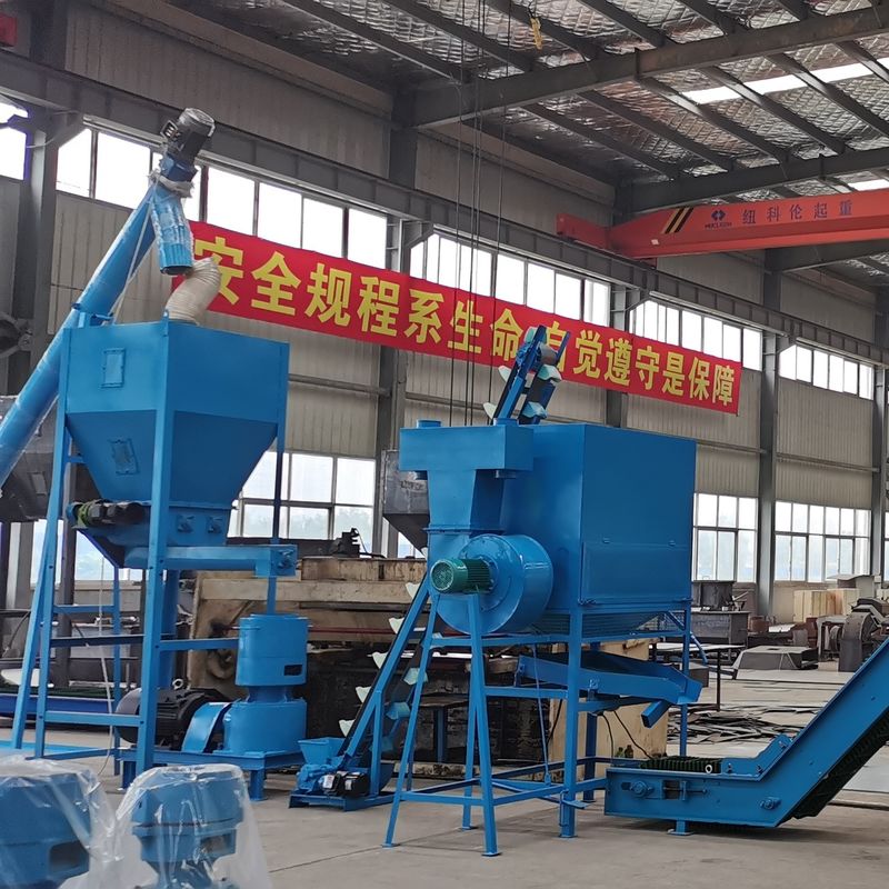 Garis produksi pellet pakan hewan yang dapat disesuaikan dengan instalasi panduan insinyur dan pasokan listrik 380V / 50Hz / 3Phase