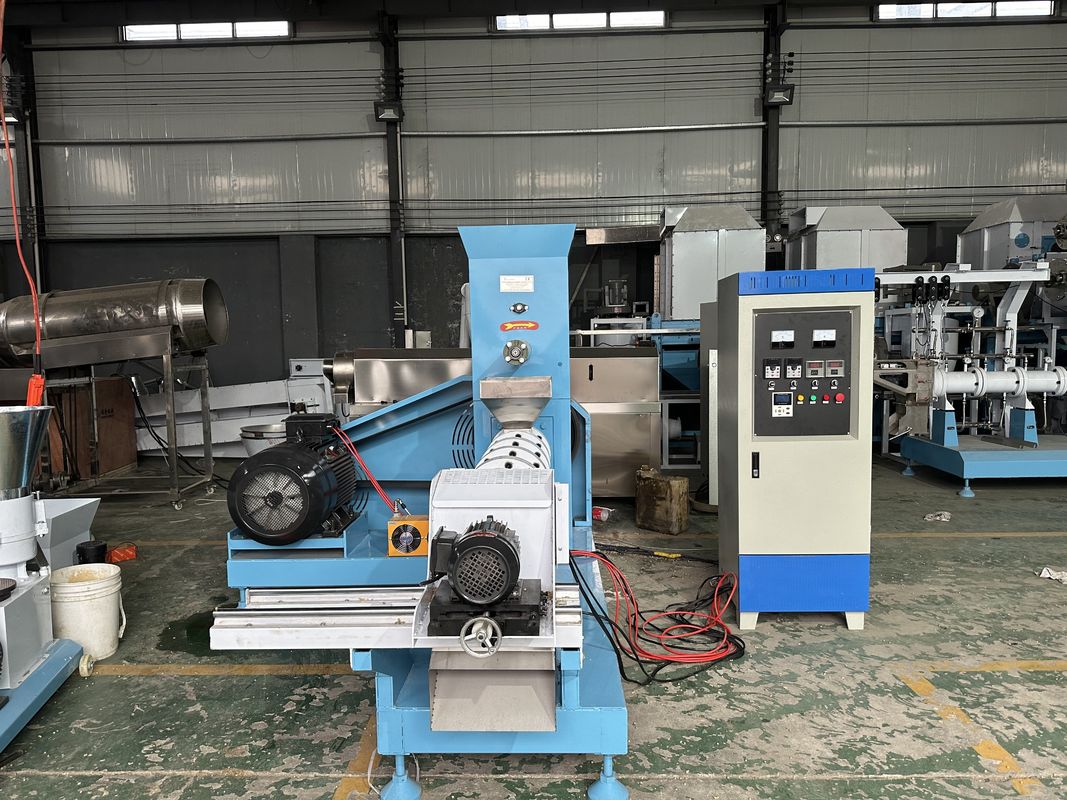 0.5-1 Ton/jam Kapasitas Pelet Pabrik Pakan Hewan dengan bahan baku tepung rumput dan instalasi panduan insinyur