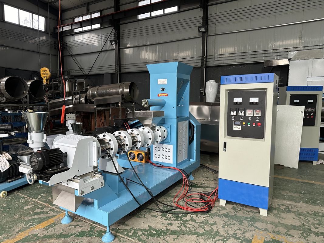 0.5-1 Ton/jam Kapasitas Pelet Pabrik Pakan Hewan dengan bahan baku tepung rumput dan instalasi panduan insinyur