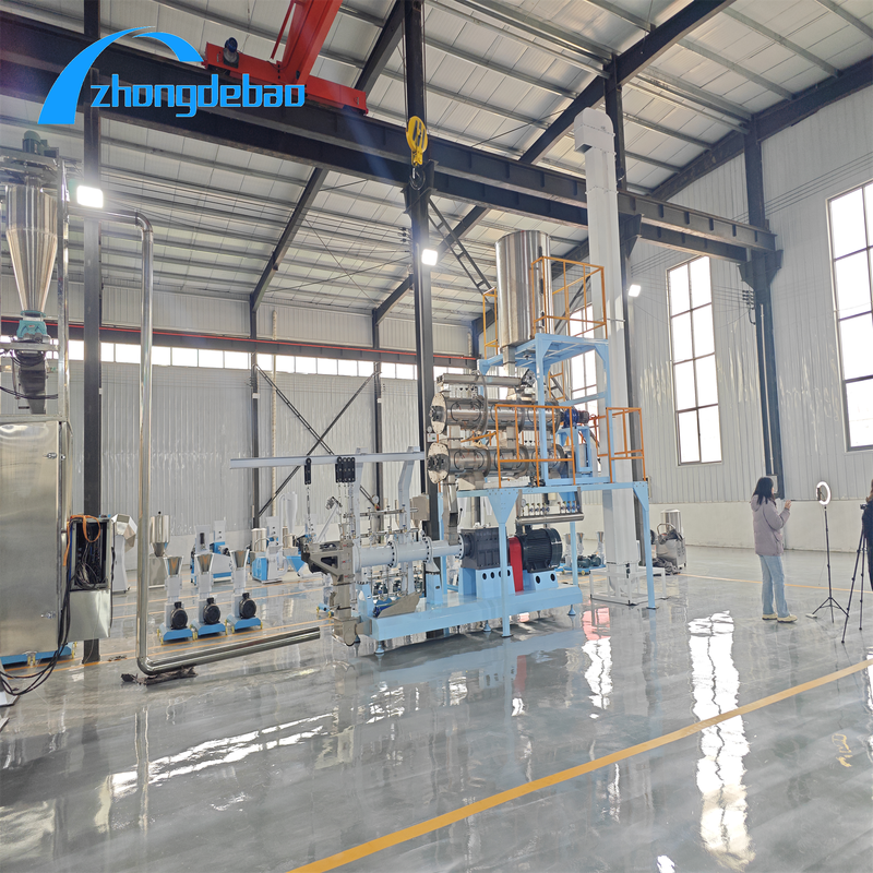 Sistem Produksi Pakan Ikan Bahan Baku Mineral Menampilkan Warna Khusus untuk Pemrosesan Pakan Akuakultur yang Efisien