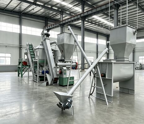 Garis produksi pellet pakan hewan yang dapat disesuaikan dengan instalasi panduan insinyur dan pasokan listrik 380V / 50Hz / 3Phase